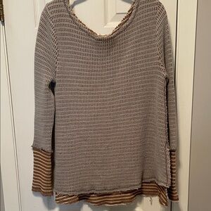 Buckle Gimmick Sweater Size L. Side Slits and high low. Gray Brown. CUTE